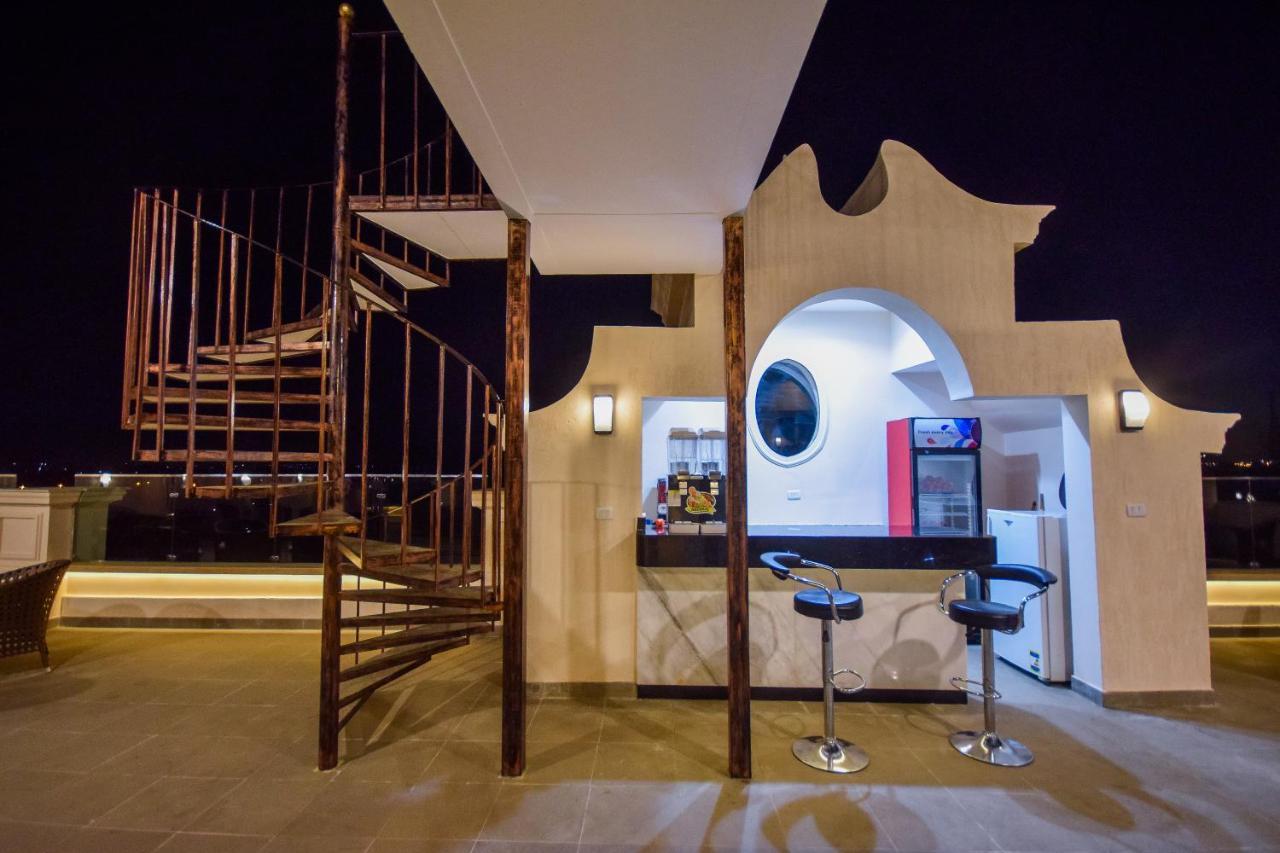 New Pyramid Quen Hotel Kairo Bagian luar foto
