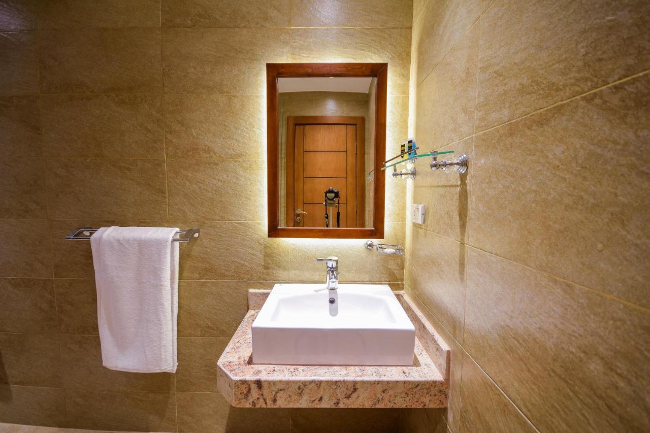 New Pyramid Quen Hotel Kairo Bagian luar foto