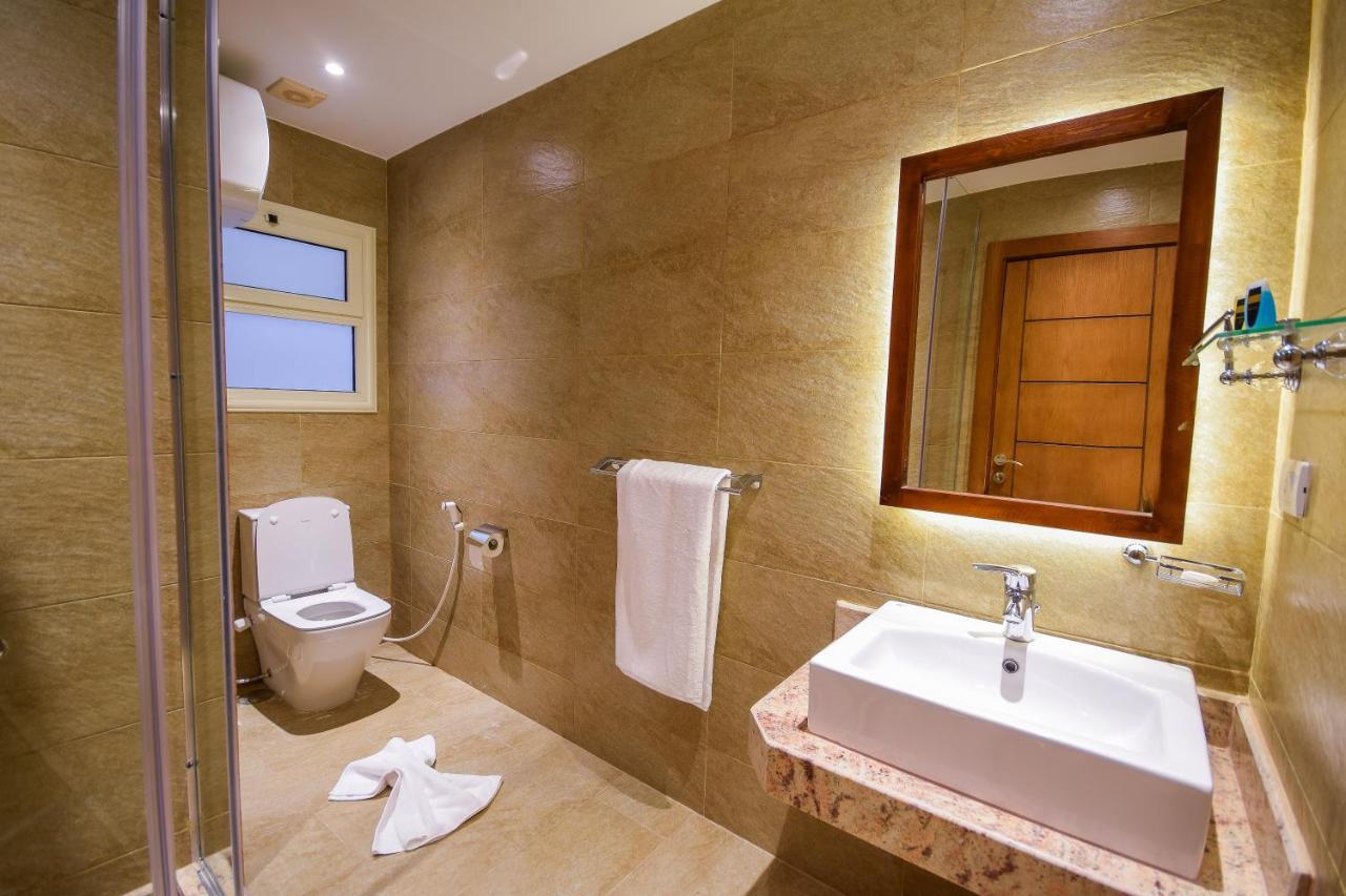 New Pyramid Quen Hotel Kairo Bagian luar foto